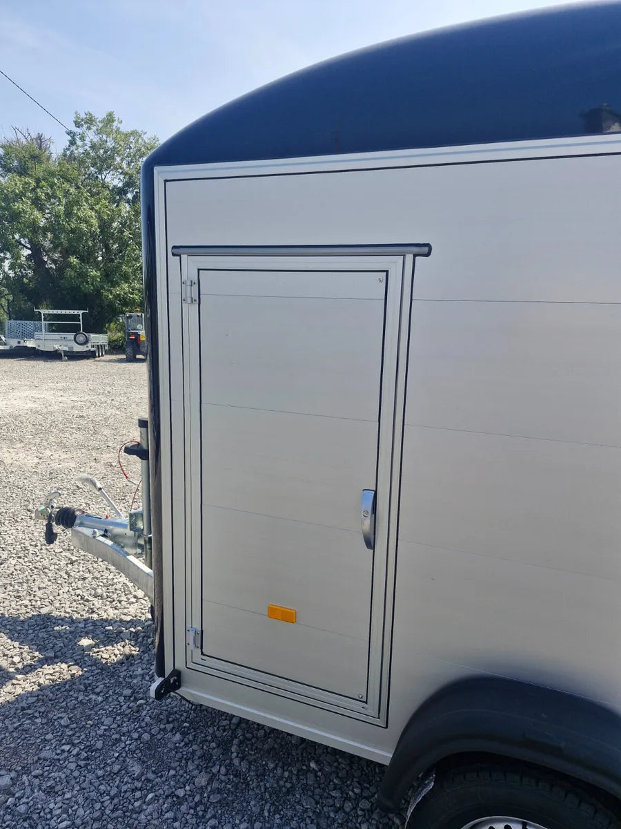 New Debon Roadster C500 Twin-Axle Box Trailer